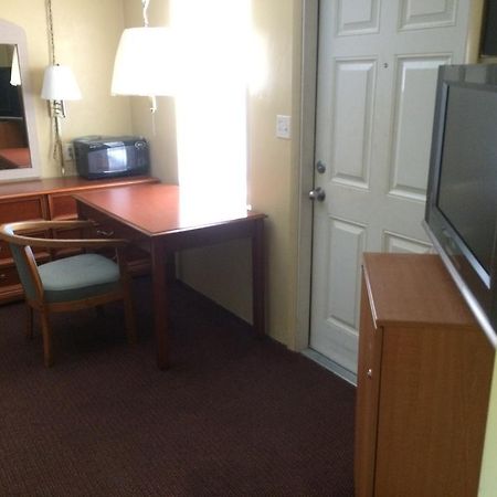 Travelers Inn 오키초비 외부 사진