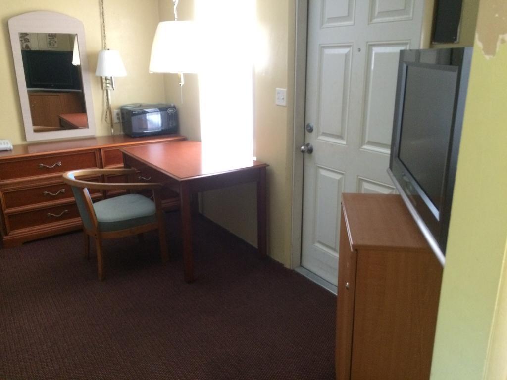Travelers Inn 오키초비 외부 사진